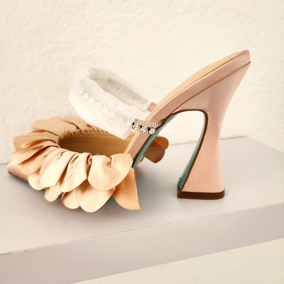 Betsey Johnson Original Jayde Nude Sandal. Size 8.5 - Picture 2 of 14